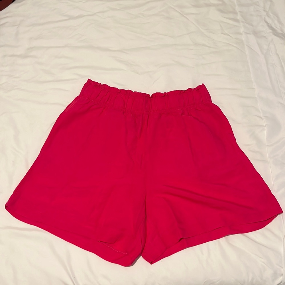 Women’s hot pink linen shorts, size medium. Decent condition.
